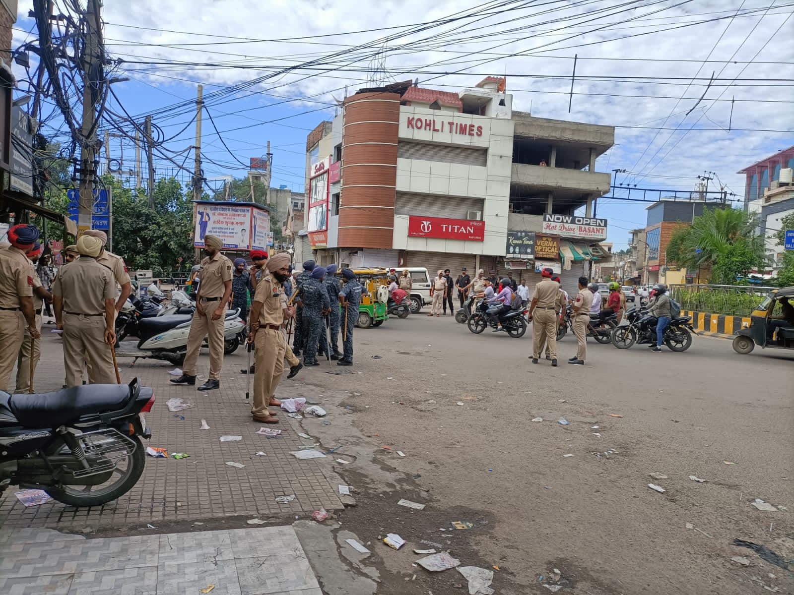 जालंधर में दिखाई दिया बंद का व्यापक असर, नहीं खुले बाजार और दुकानें,स्कूलों में रही छुट्टी, भारी पुलिस बल तैनात