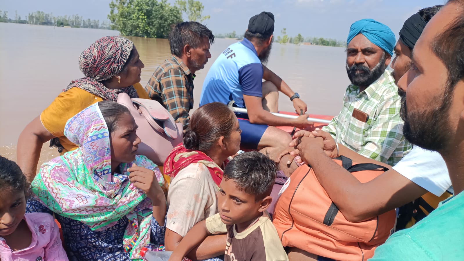 जिला प्रशासन ने अब तक 200 लोगों को सुरक्षित निकालाः डिप्टी कमिश्नर