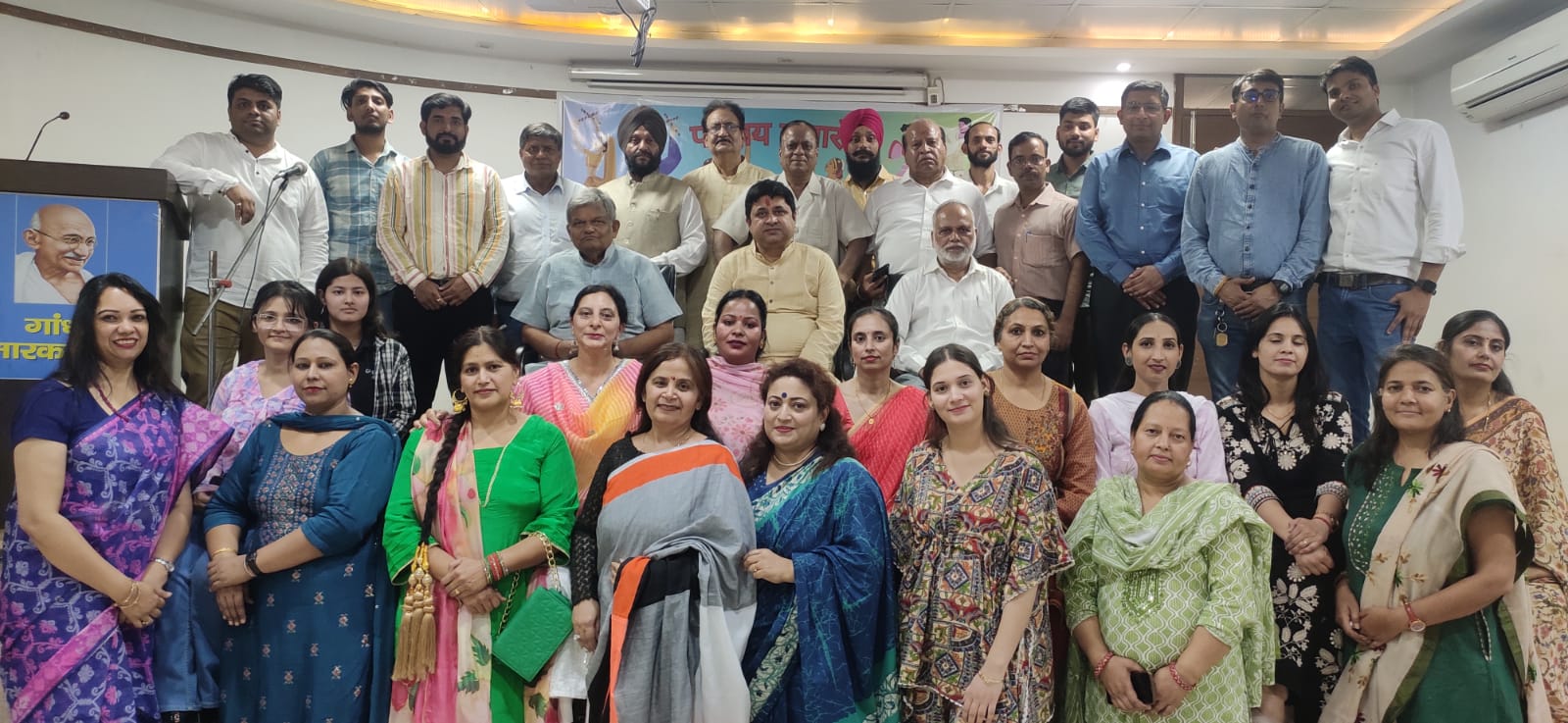 एन.डी.डी.वाई के विद्यार्थियो के परिचय सामारोह का आयोजन किया गया