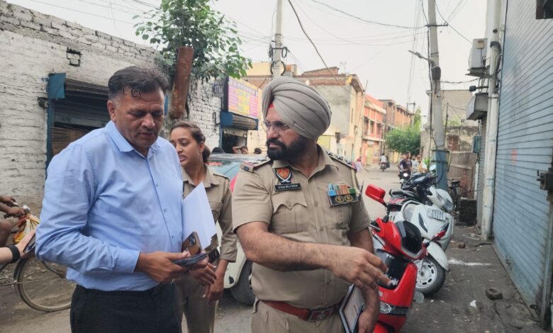 Fortune कंपनी का नकली रिफाइंड बनाने वालों पर कंपनी के अधिकारियों ने रेड करवा कर पकड़वाया नकली सामान..