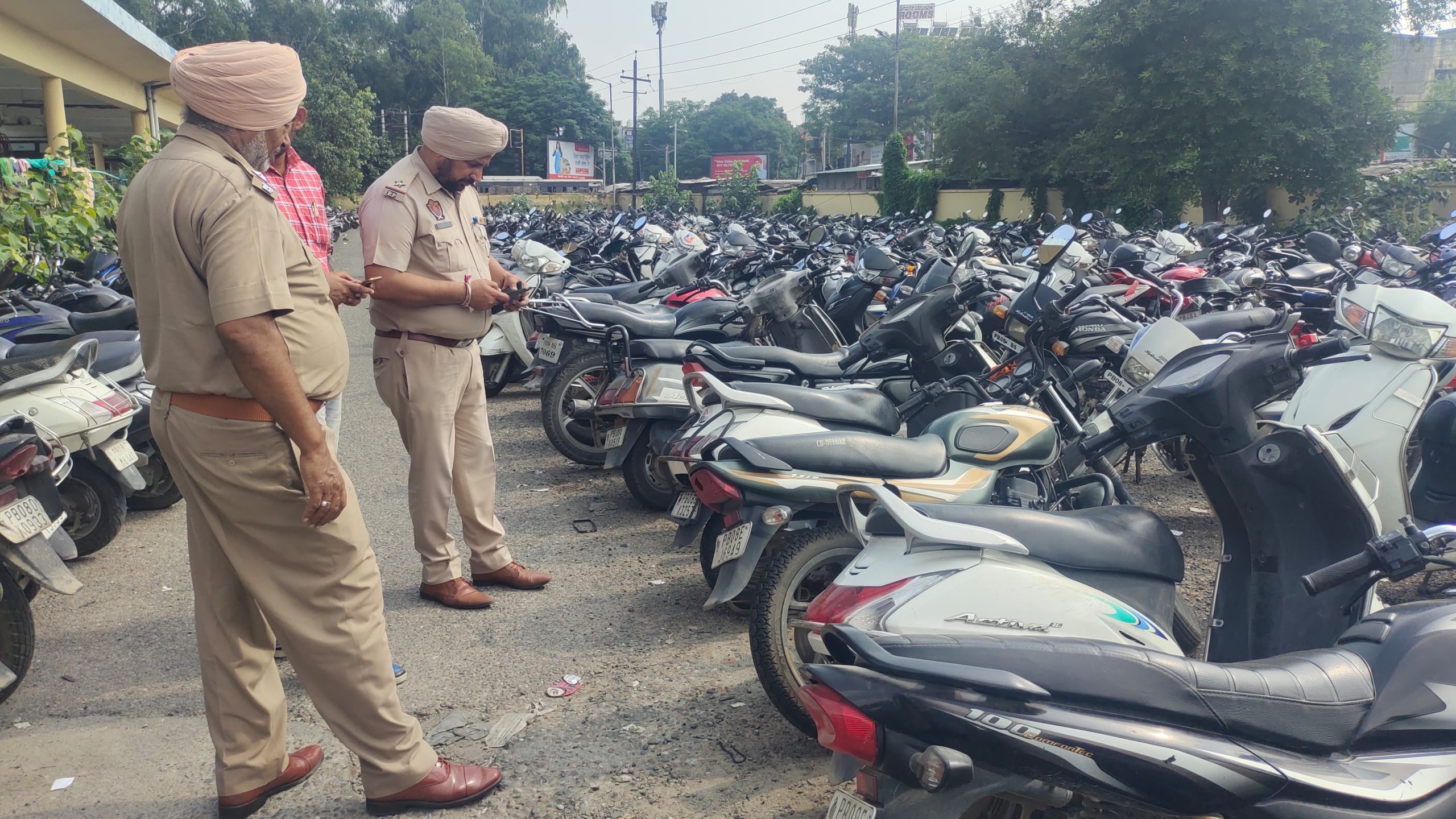 कमिश्नरेट पुलिस जालंधर ने वाहन ऐप का उपयोग करके बस स्टैंड पर वाहनों की जांच करने के उद्देश्य से एक विशेष अभियान तेज किया।